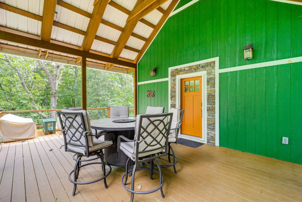 Pet-Friendly West Jefferson Home with River View!